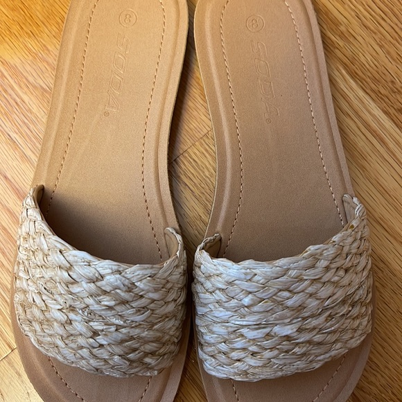 Soda Women’s Slide Sandals - NWB - Picture 8 of 9